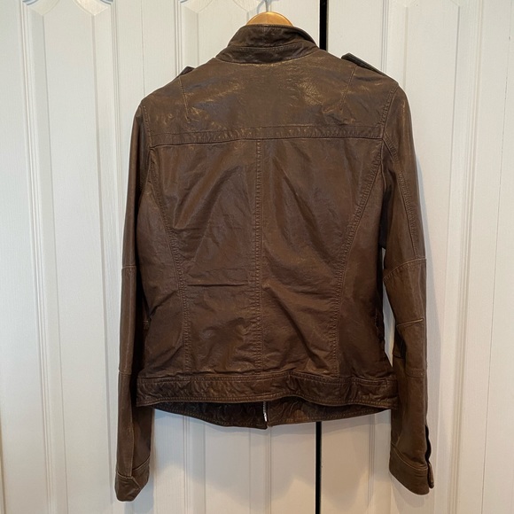 (Q40) Leather Jacket - Picture 2 of 8